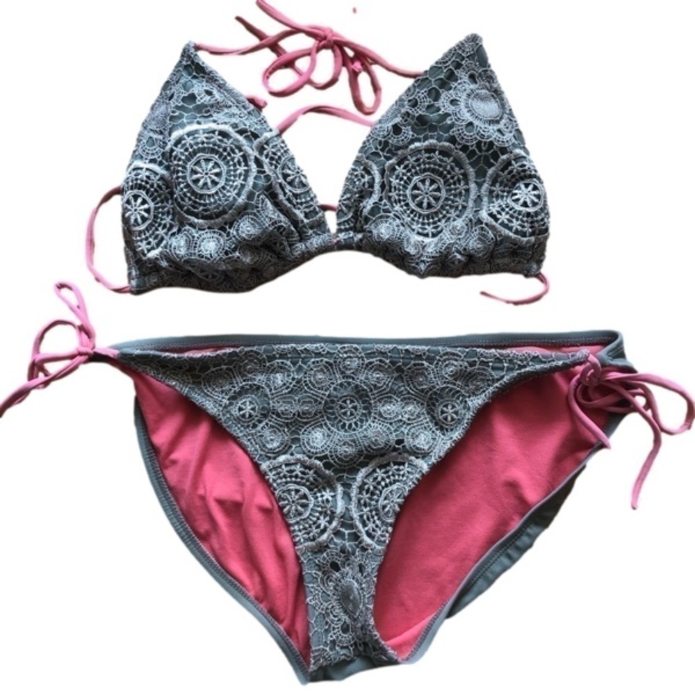 XHILERATION 2 Piece Crocheted Bikini Top and Bottom XL